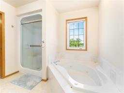 224 Lakeview Drive, East Selkirk, MB R0E0M0 Photo 32