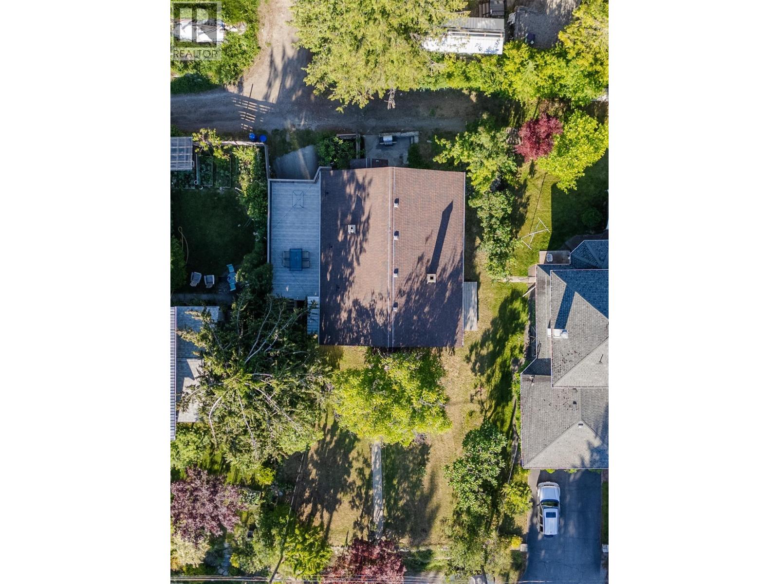 712 Ninth Street - 10