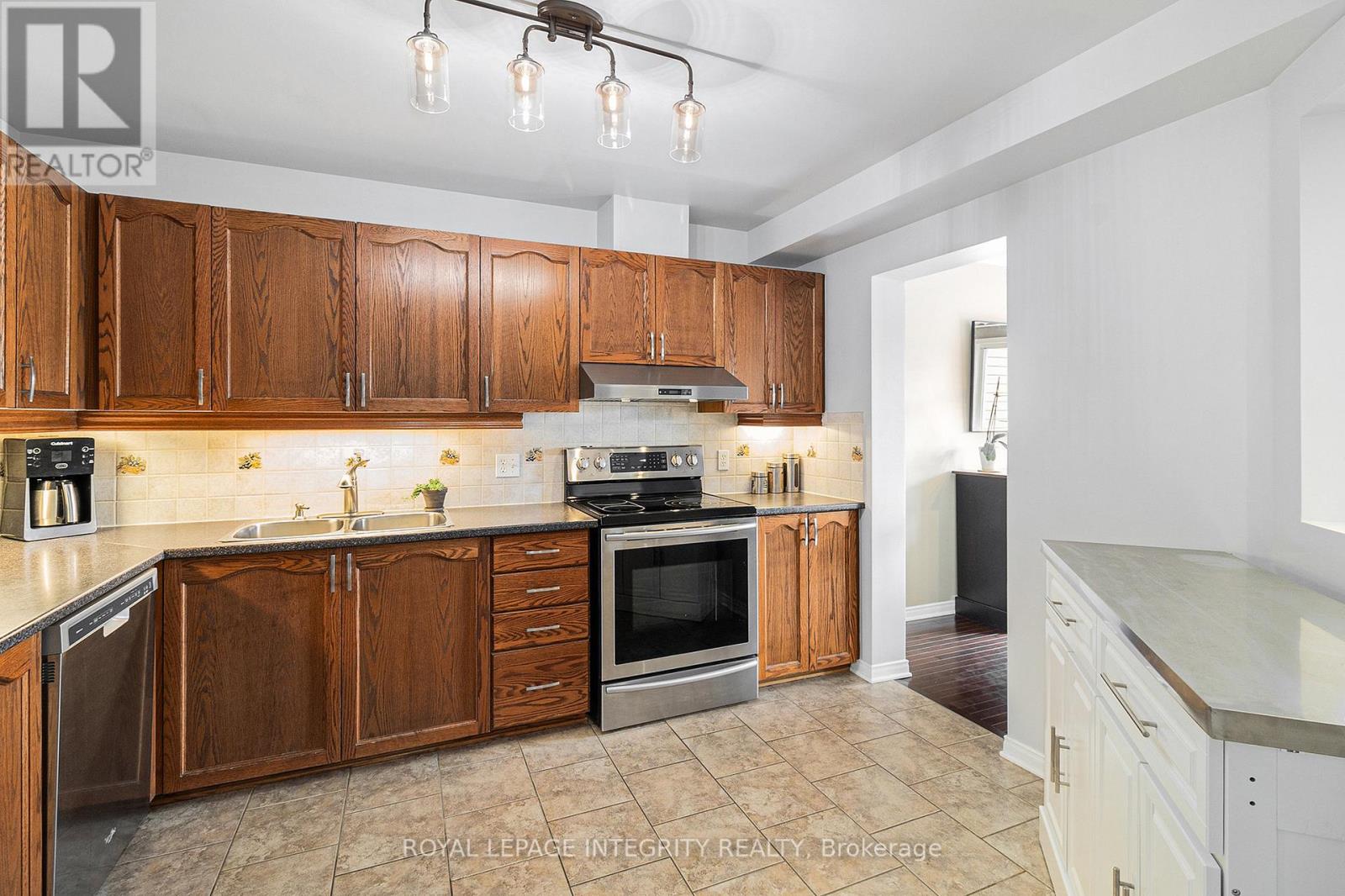 3 Bed, 4 Bath House for Rent in Ottawa – 564 RENAISSANCE DRIVE, Ottawa – MLS# X13479570 - Image 14