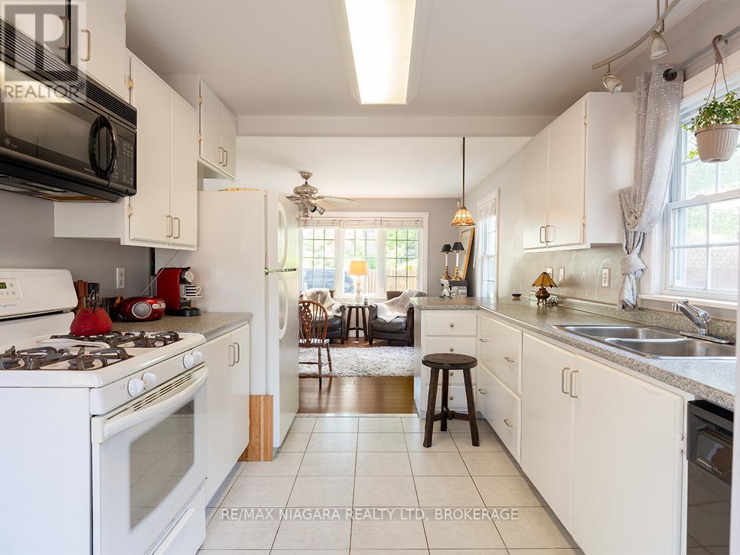 263 MAPLEWOOD AVENUE - 10