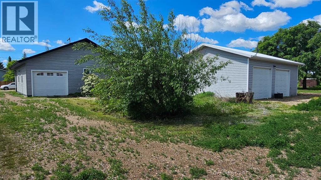 5112 52 Avenue - 4