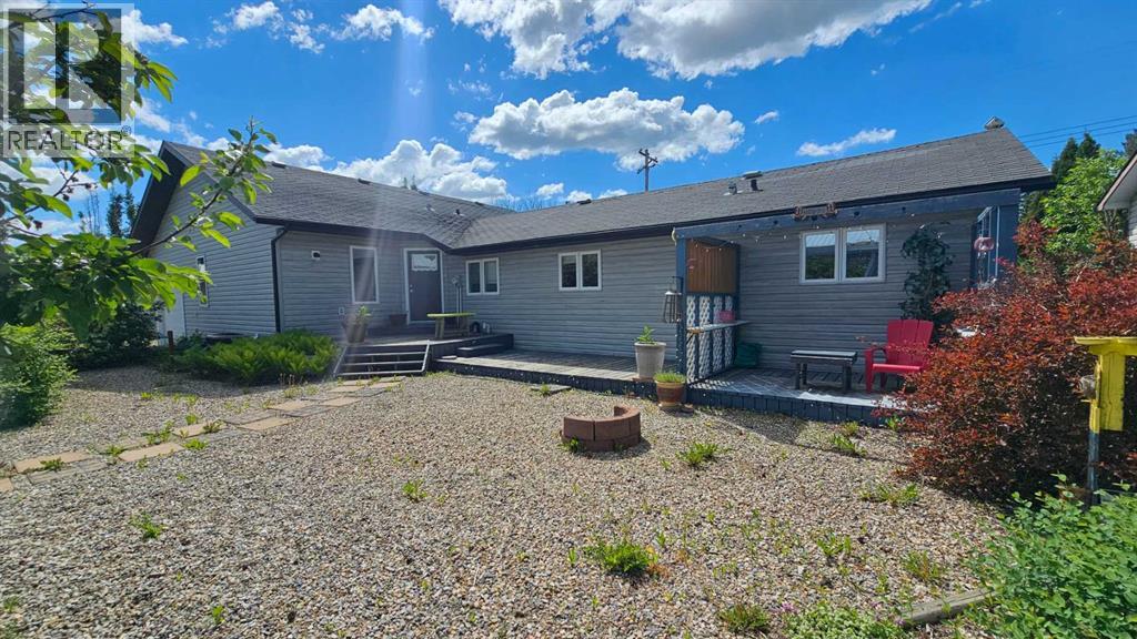 5112 52 Avenue - 9