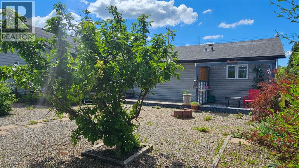 5112 52 Avenue - 8