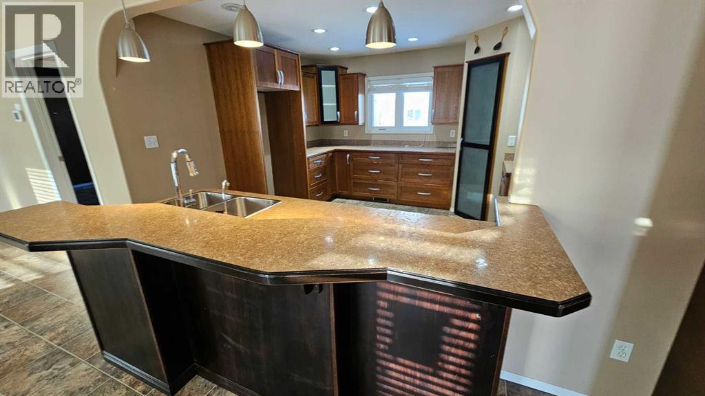 5112 52 Avenue - 18