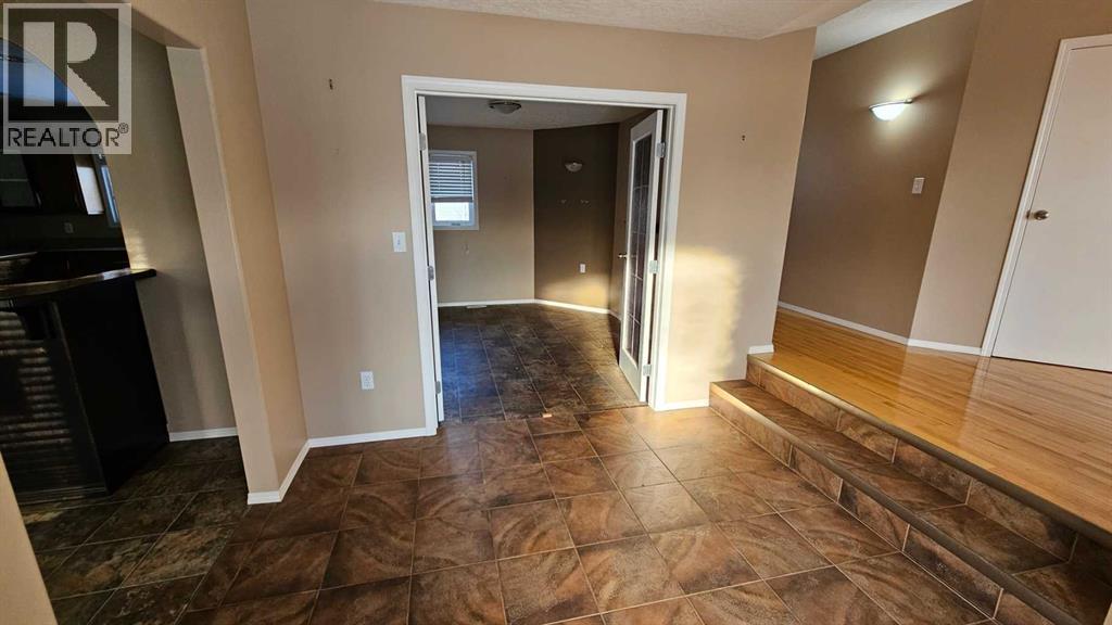 5112 52 Avenue - 15