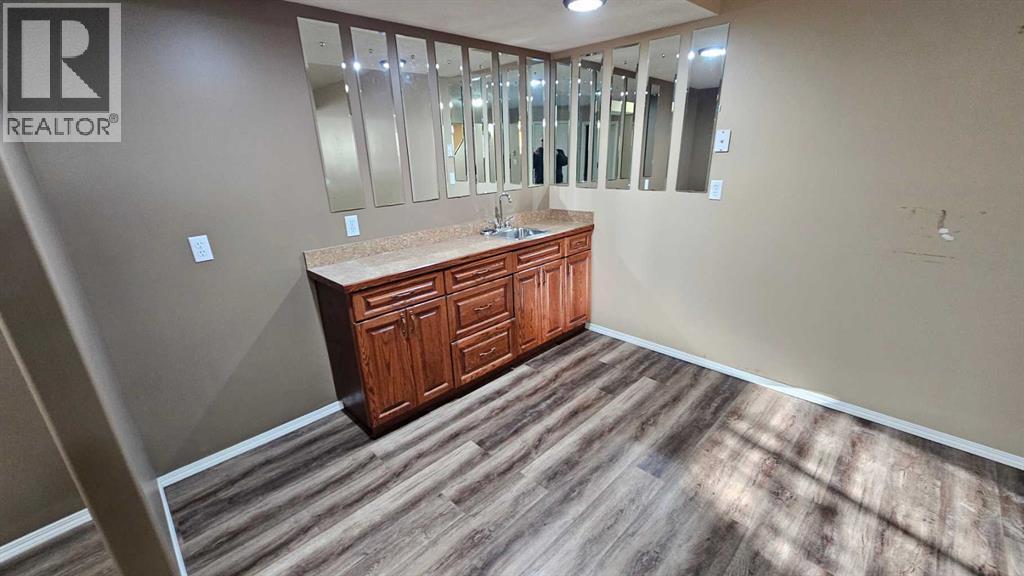 5112 52 Avenue - 31