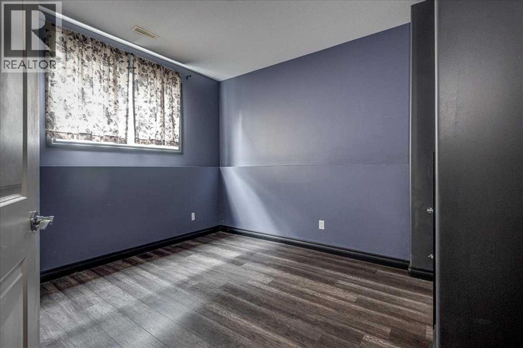 114 Jenner Crescent — photo 32