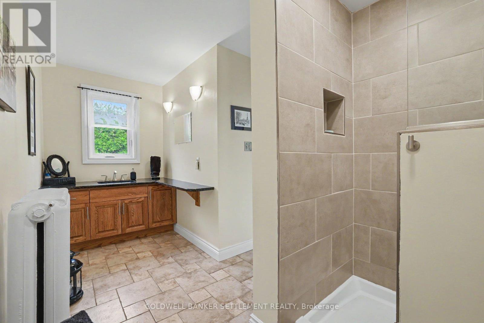 101 DRUMMOND STREET E - 18