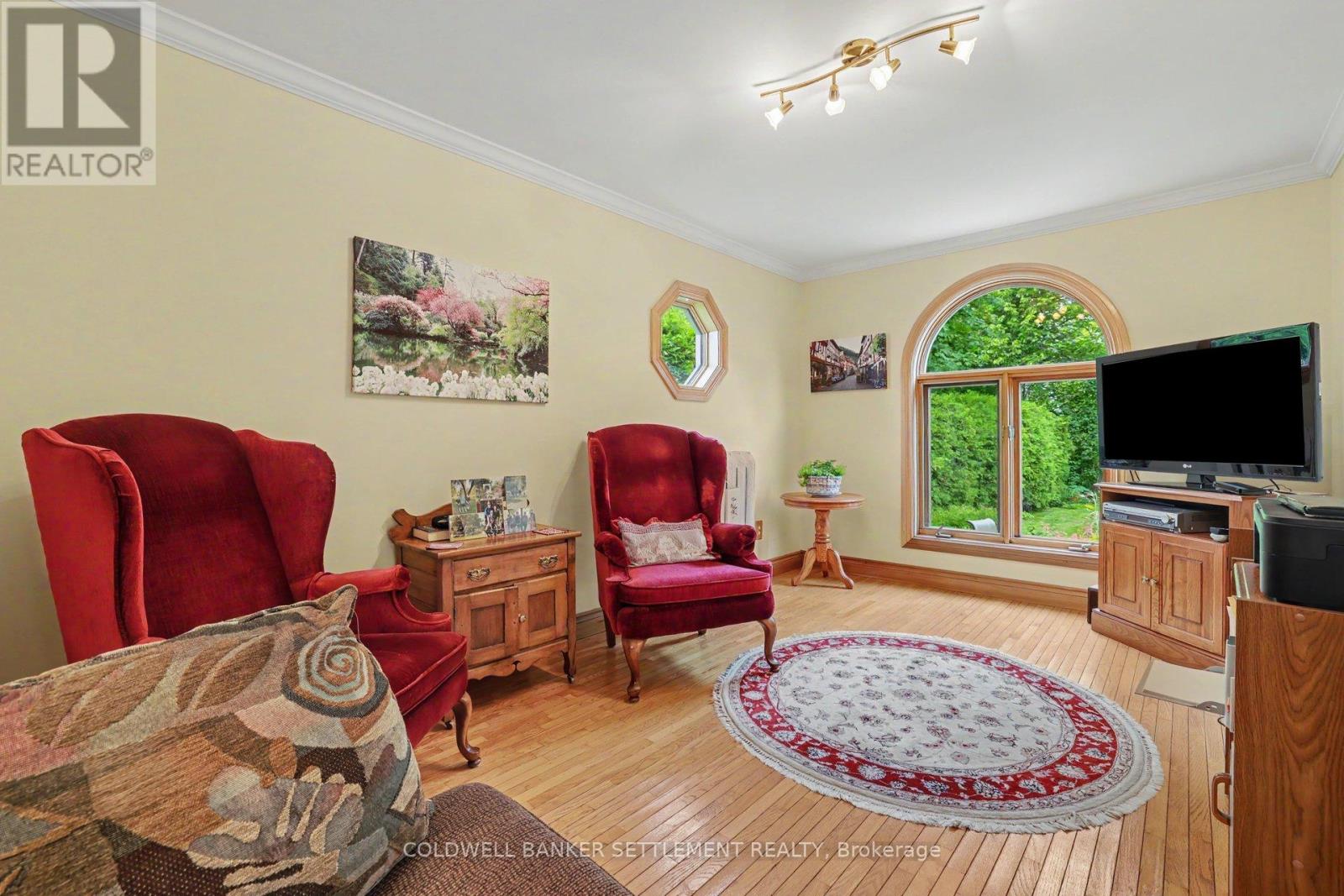 101 DRUMMOND STREET E - 19