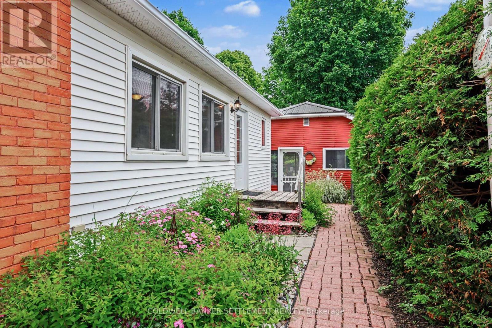 101 DRUMMOND STREET E - 26