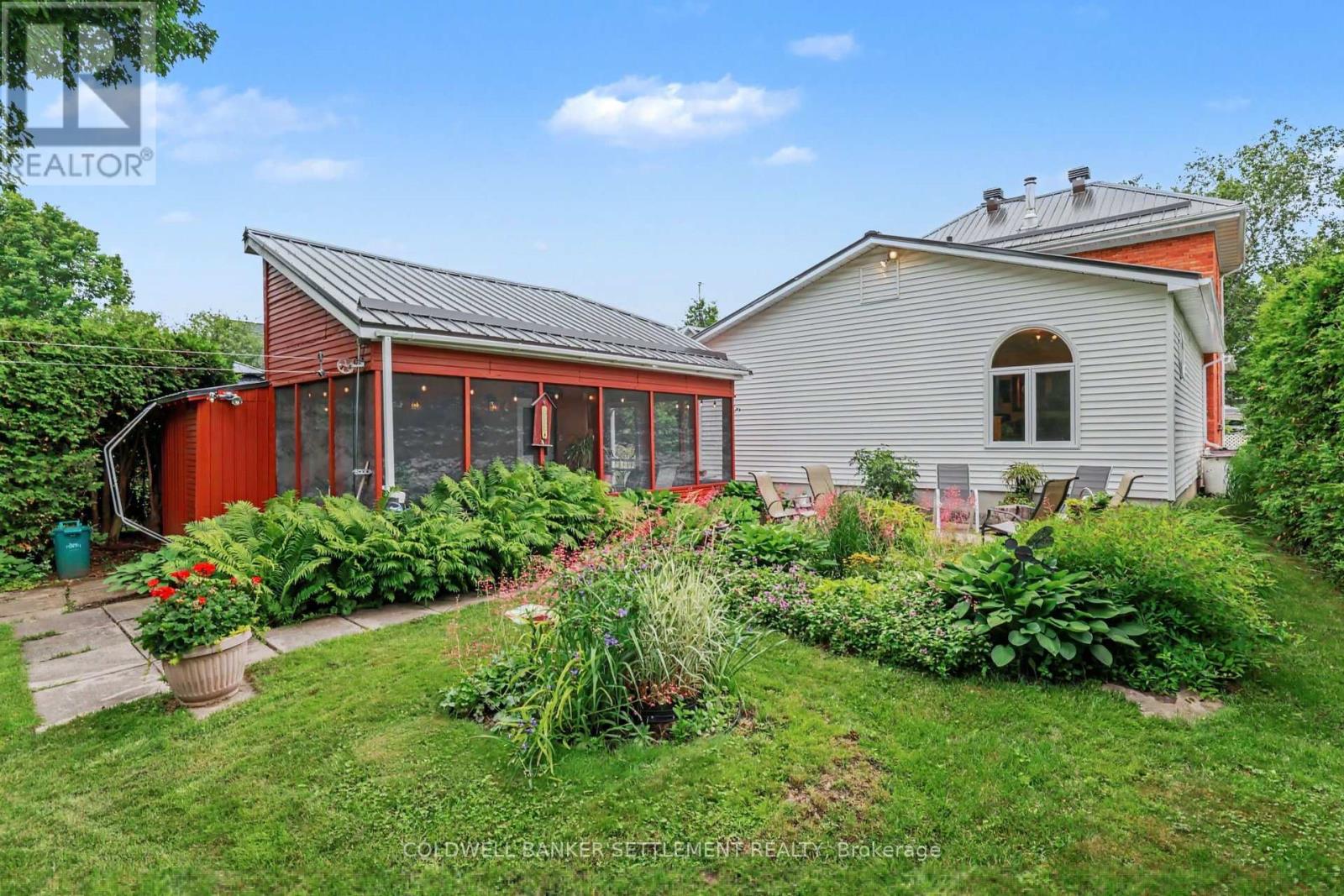 101 DRUMMOND STREET E - 29