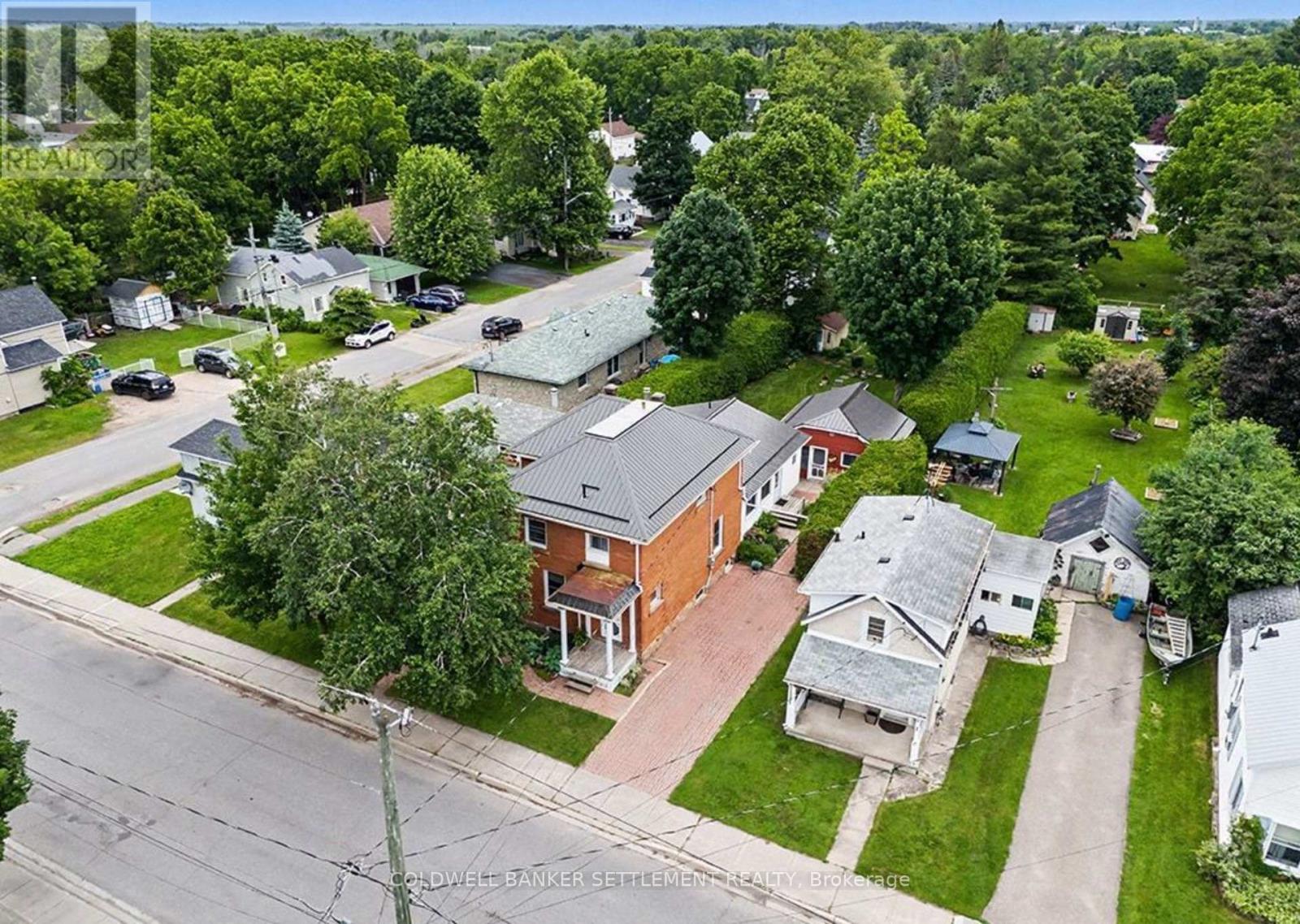101 DRUMMOND STREET E - 35