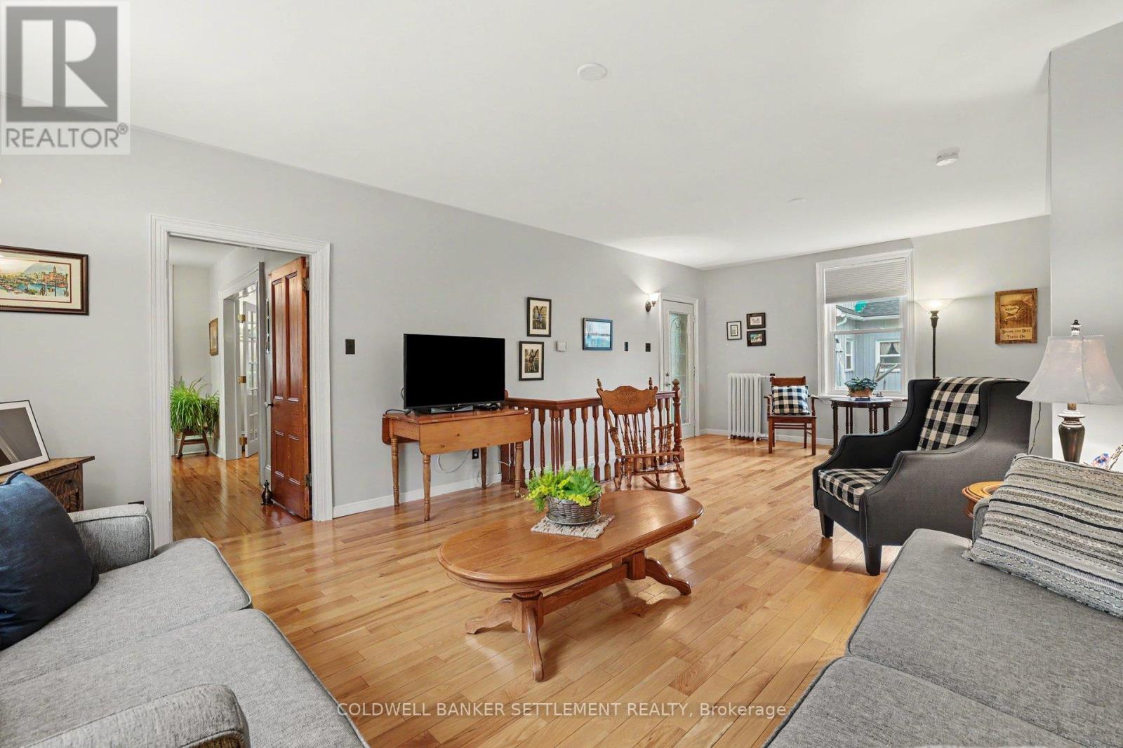 101 DRUMMOND STREET E - 8
