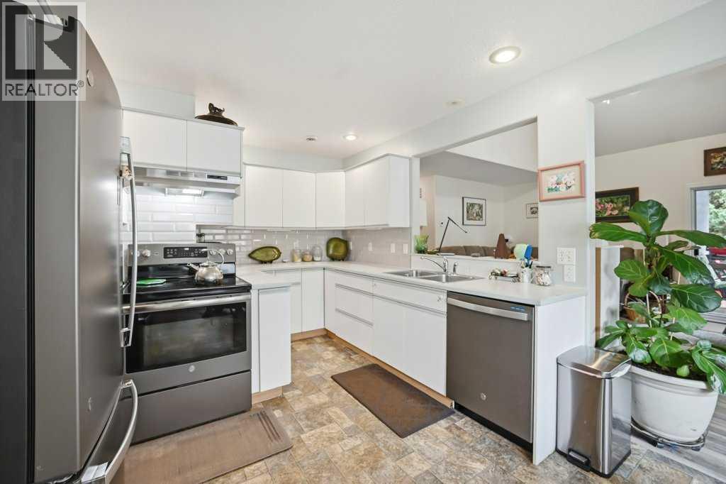 223B 3 Street SW — photo 10