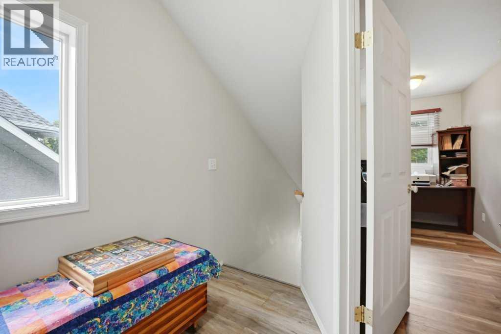 223B 3 Street SW — photo 20