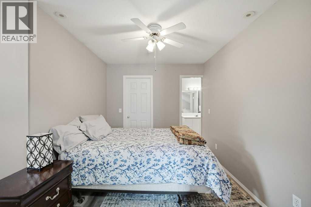 223B 3 Street SW — photo 23