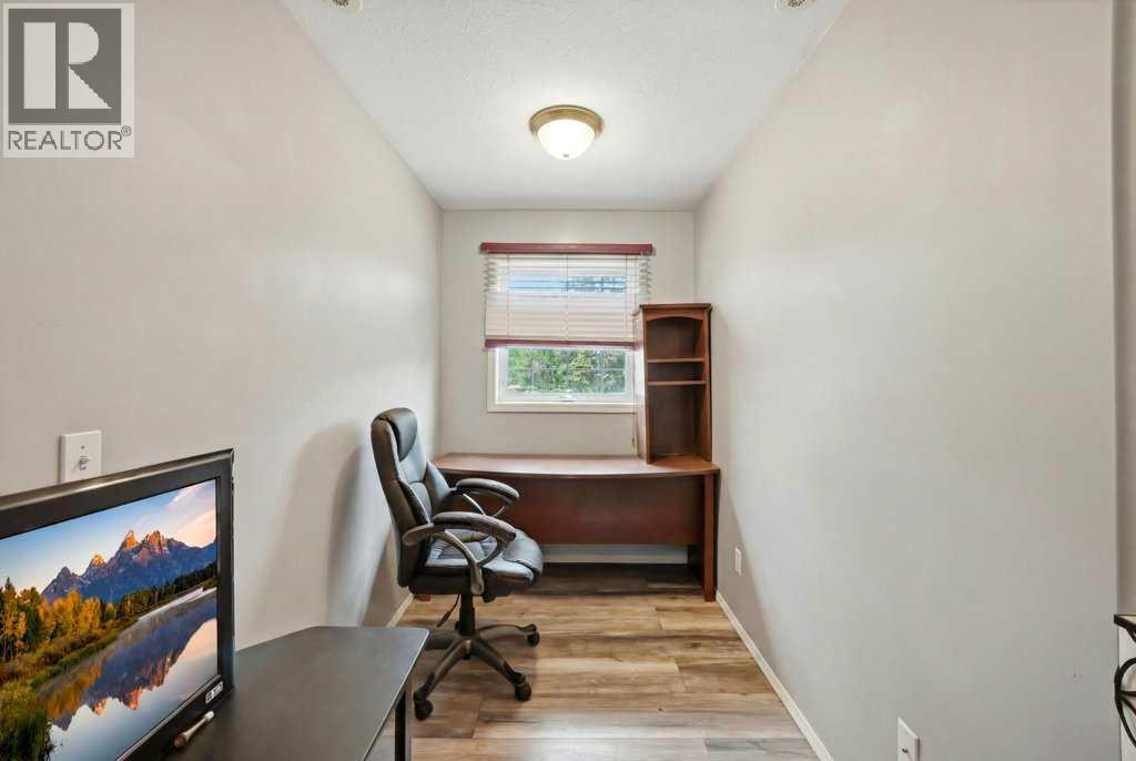 223B 3 Street SW — photo 25