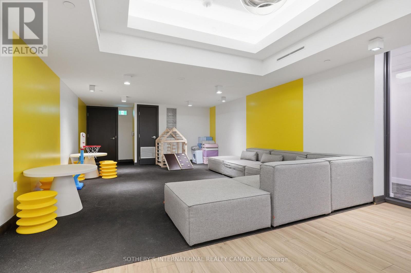 #2108 158 FRONT STREET - 19