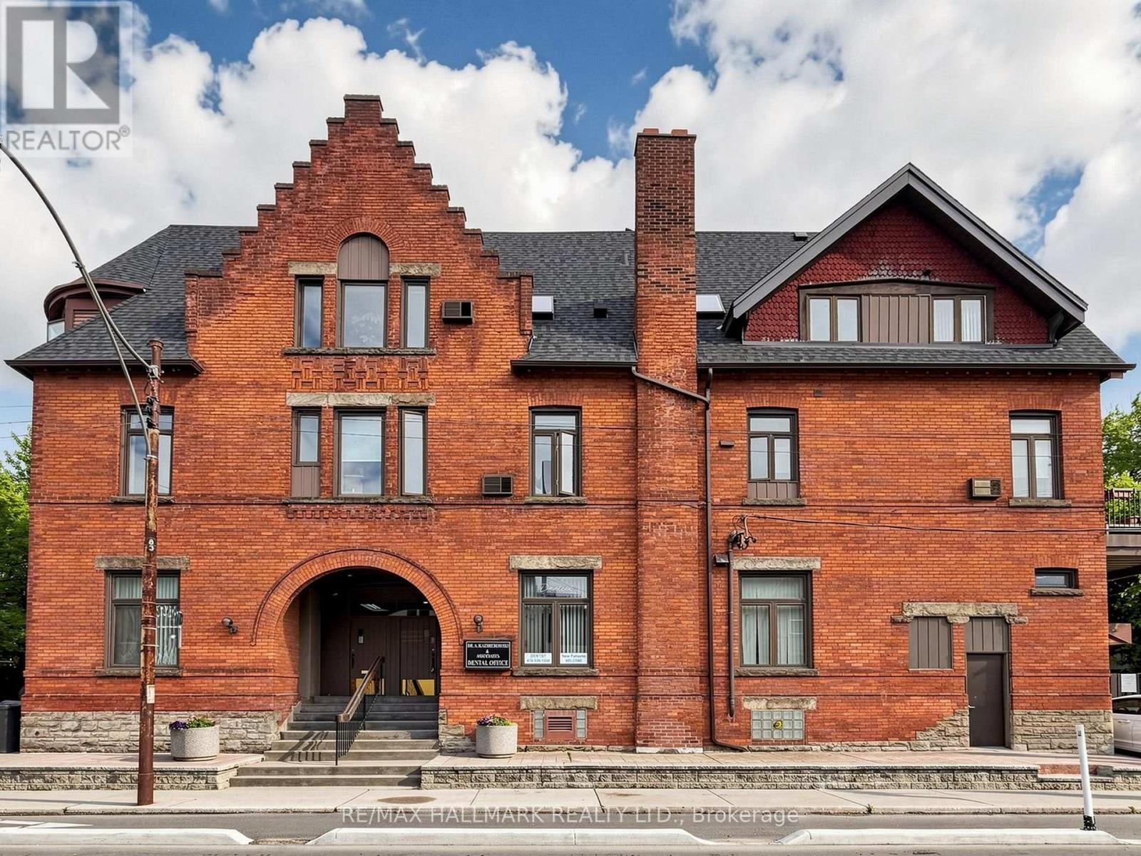 458 MARKHAM STREET - 1