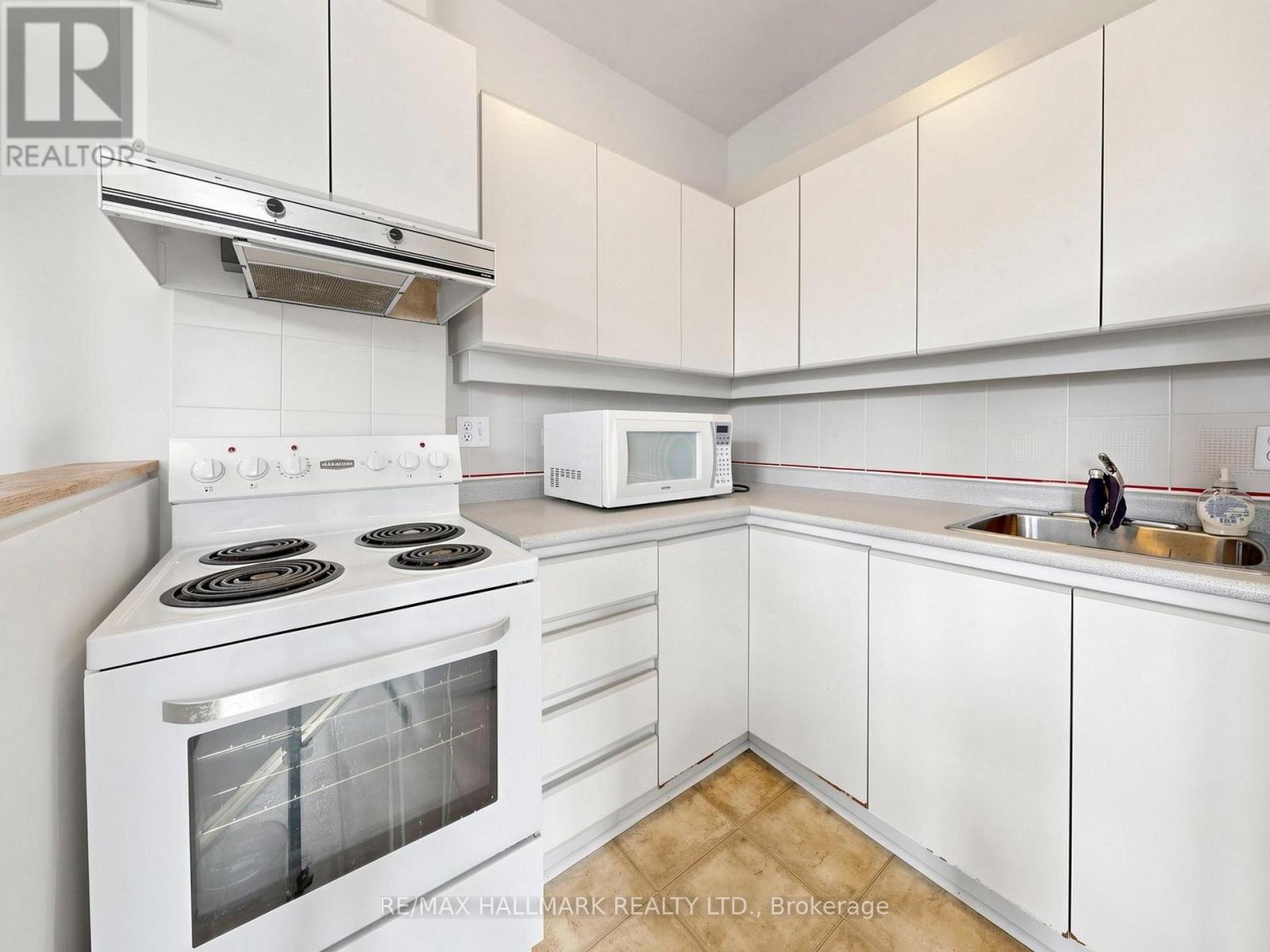 458 MARKHAM STREET - 23