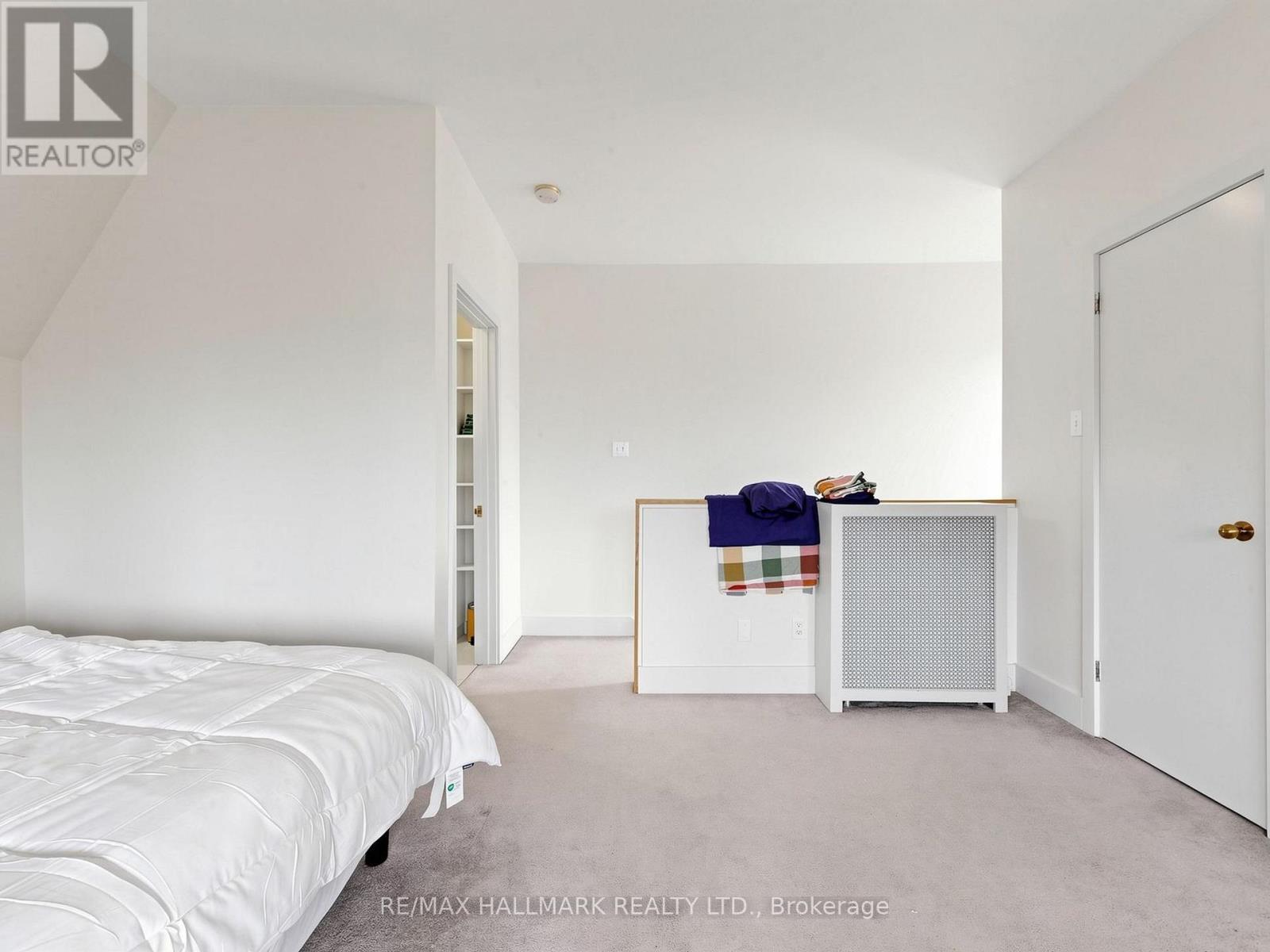 458 MARKHAM STREET - 27