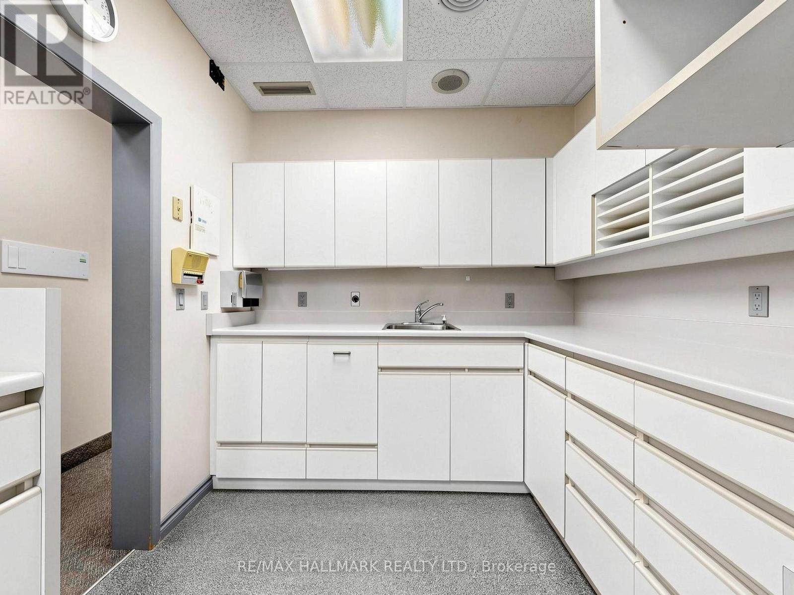 458 MARKHAM STREET - 38