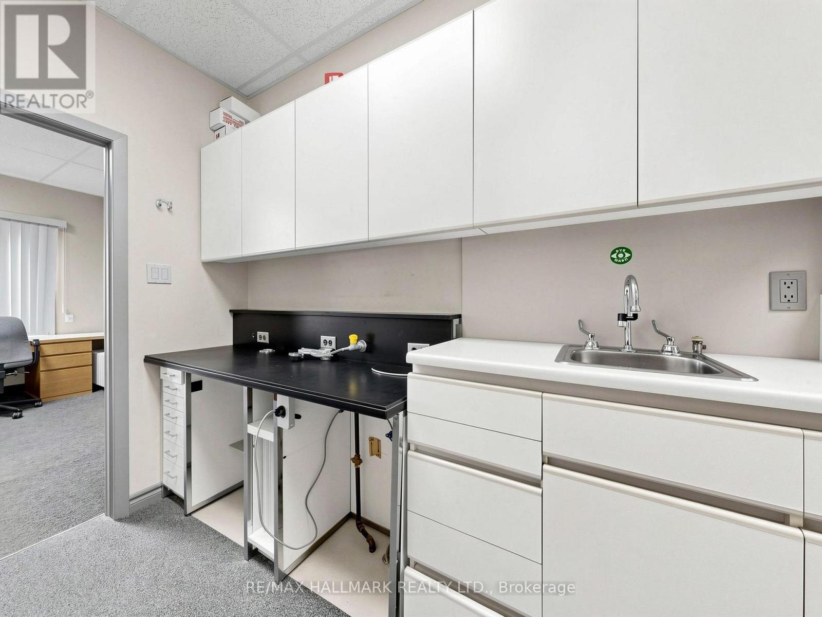 458 MARKHAM STREET - 39