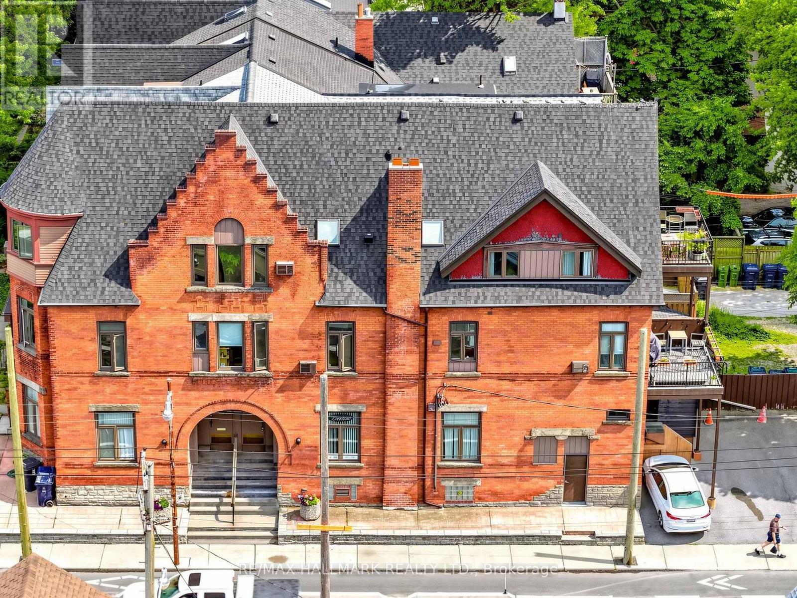 458 MARKHAM STREET - 44