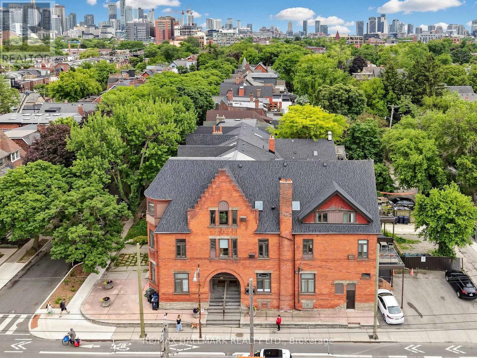 458 MARKHAM STREET - 48