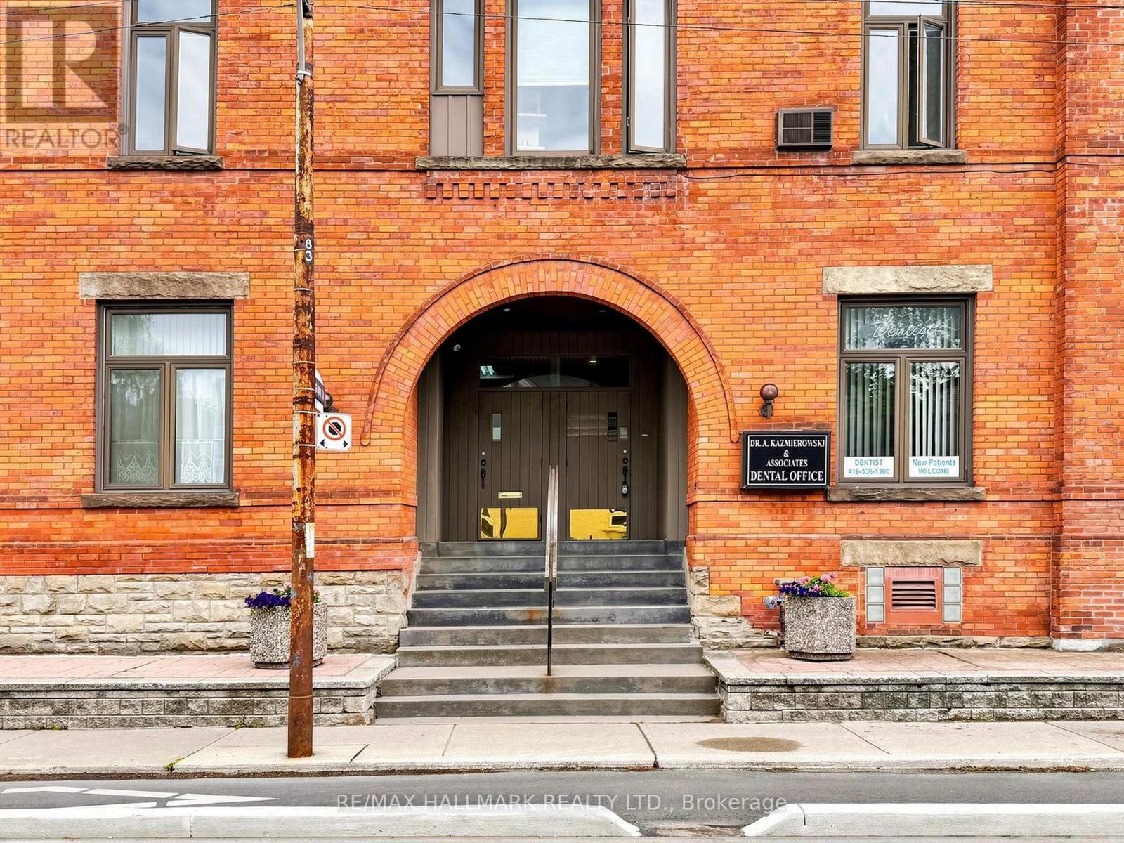 458 MARKHAM STREET - 50