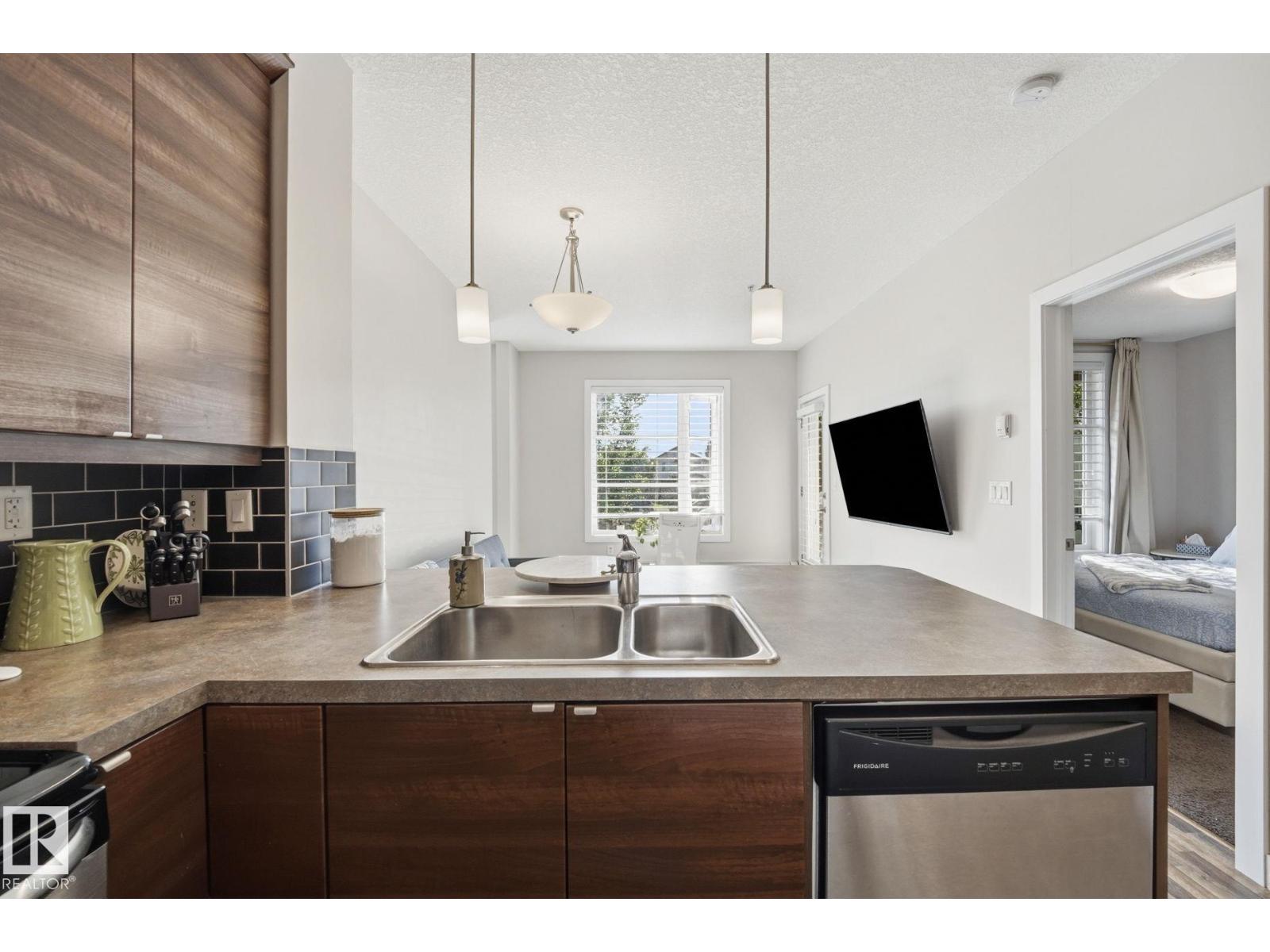 #211 2590 ANDERSON WY SW - 8