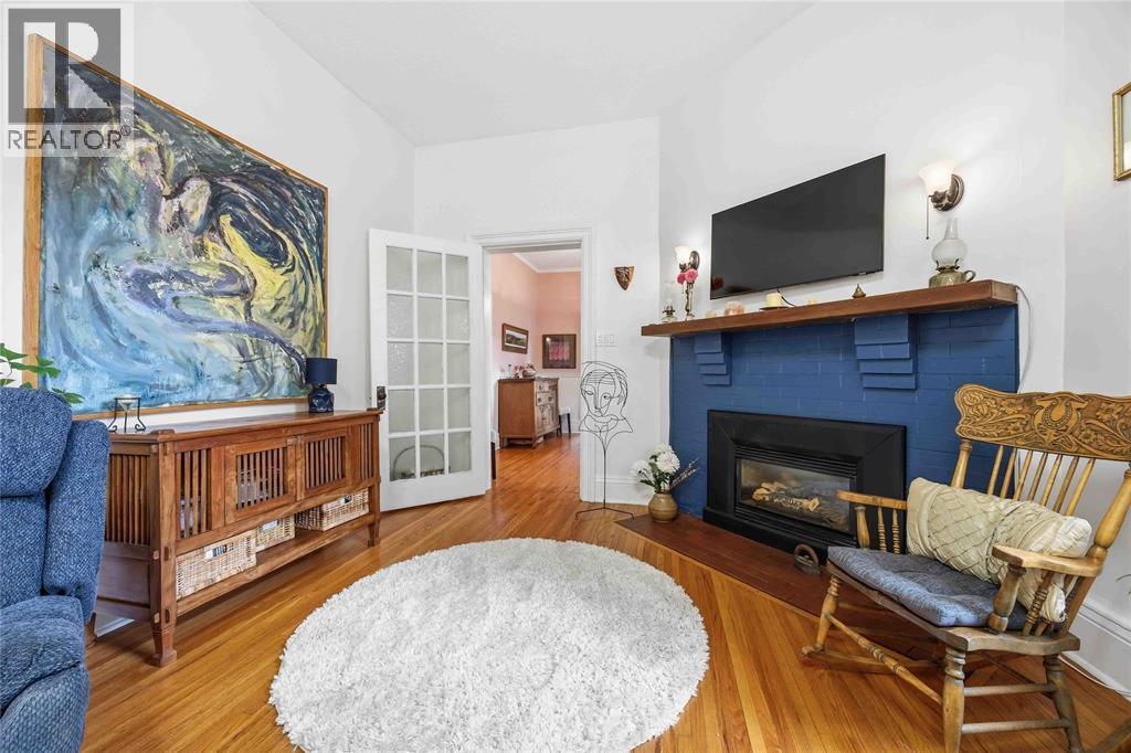 304 BROCK STREET North - 10