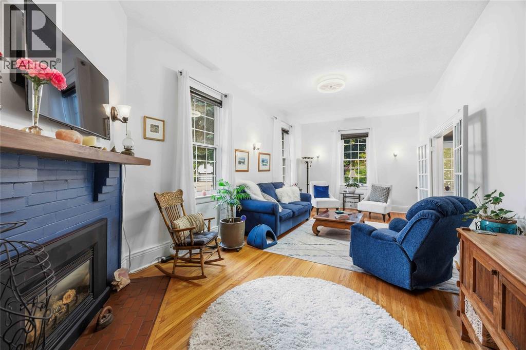 304 BROCK STREET North - 11