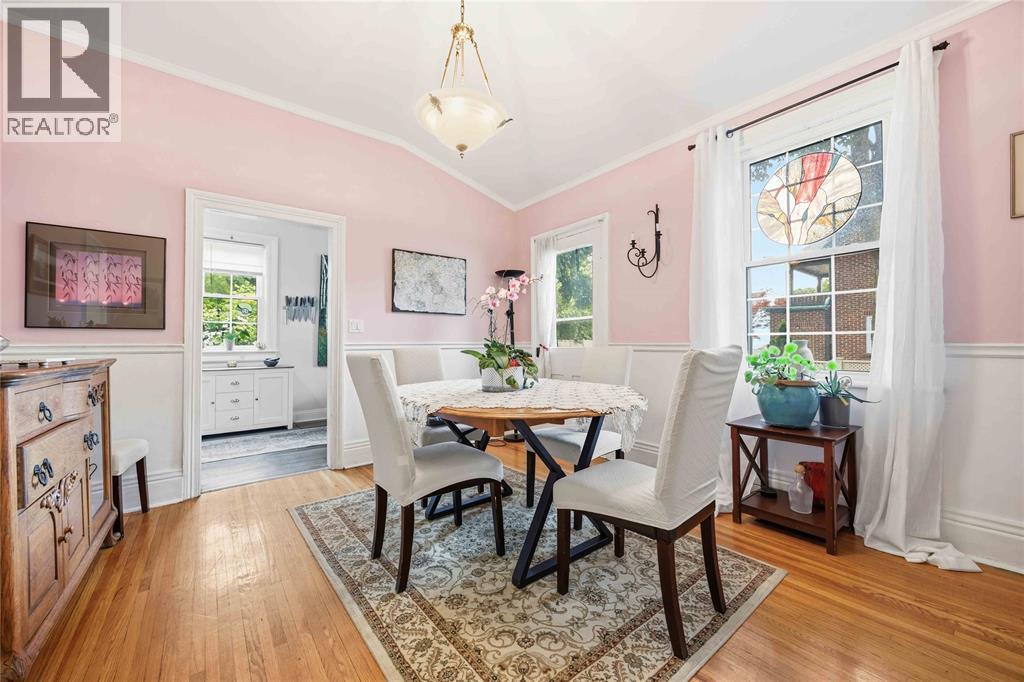 304 BROCK STREET North - 12