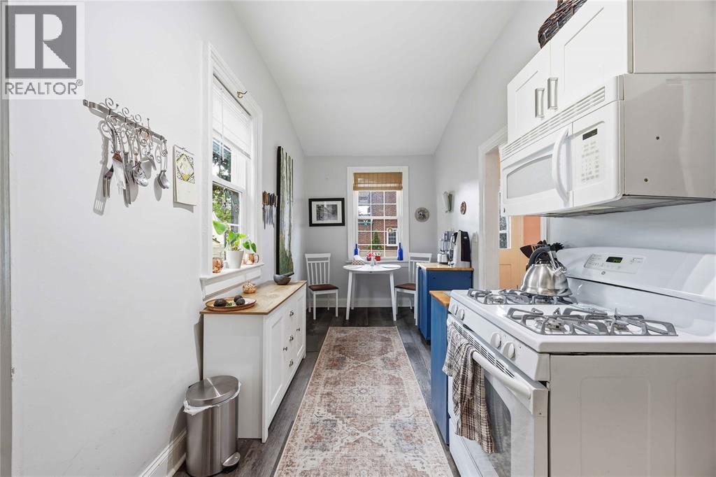 304 BROCK STREET North - 20