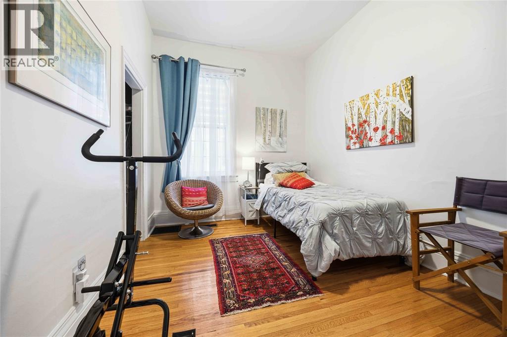 304 BROCK STREET North - 26