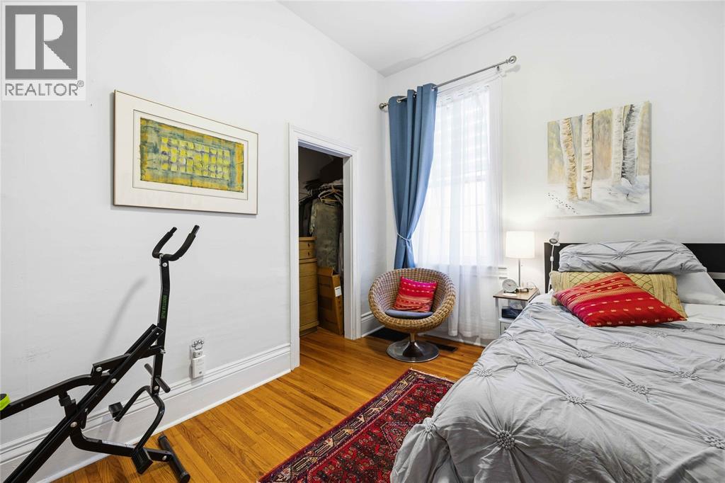 304 BROCK STREET North - 27
