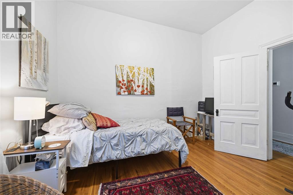 304 BROCK STREET North - 28