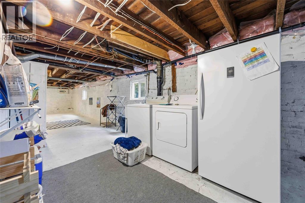 304 BROCK STREET North - 35