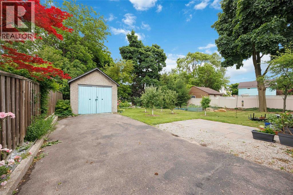 304 BROCK STREET North - 38