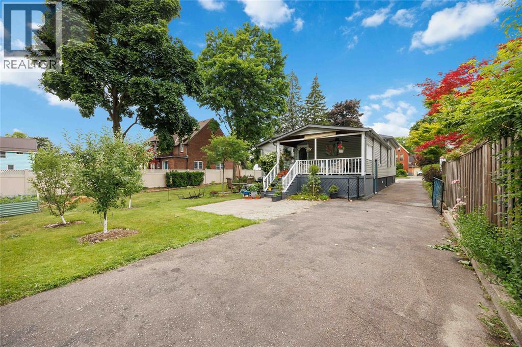 304 BROCK STREET North - 39