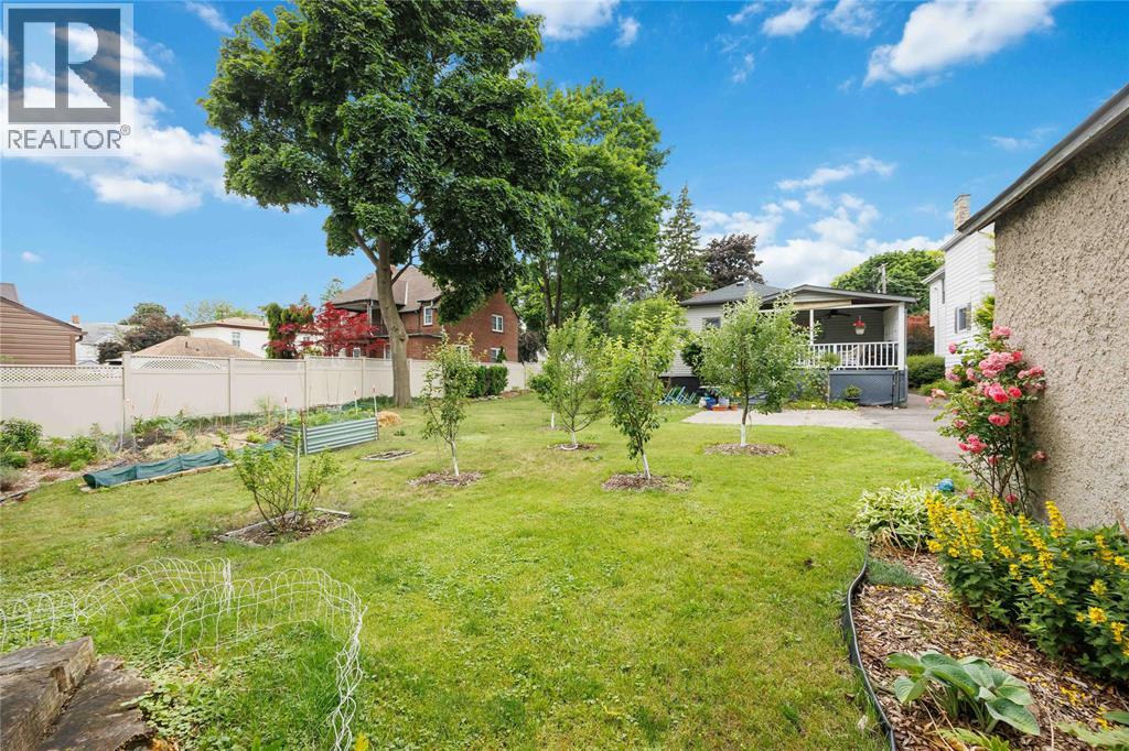 304 BROCK STREET North - 40