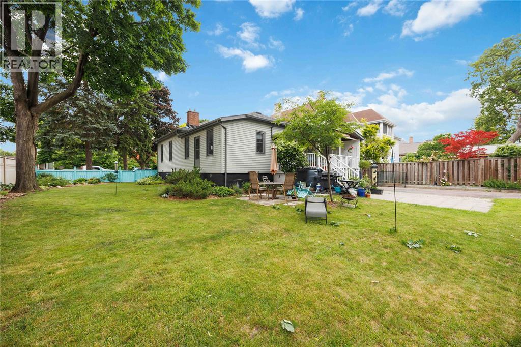304 BROCK STREET North - 42