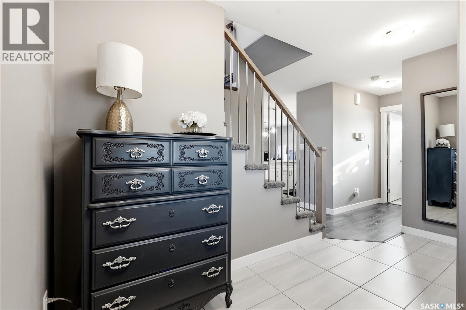 323 Cowan CRESCENT - 2