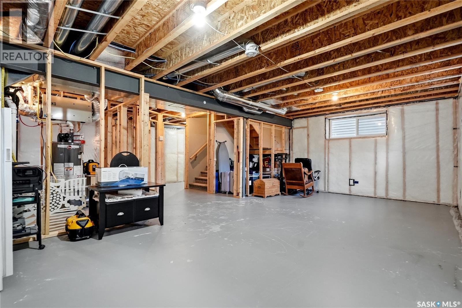 323 Cowan CRESCENT - 24