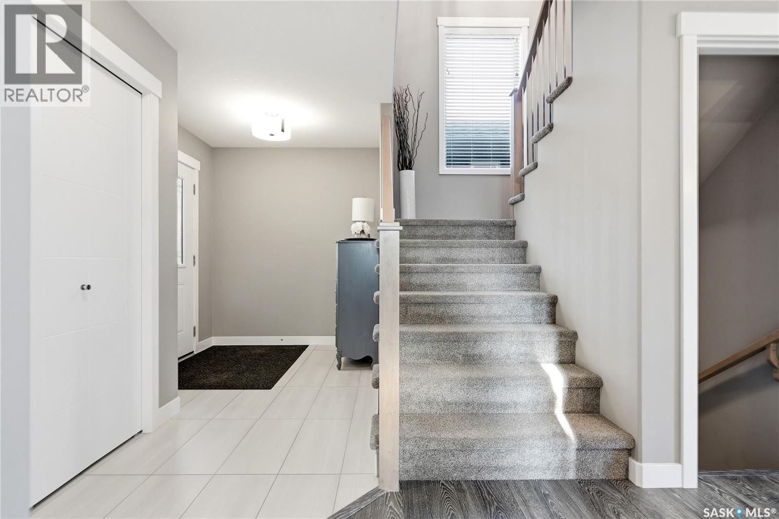 323 Cowan CRESCENT - 3