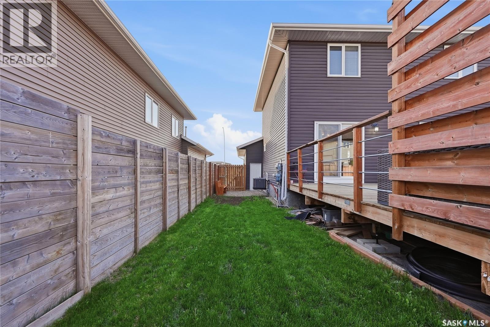 323 Cowan CRESCENT - 36