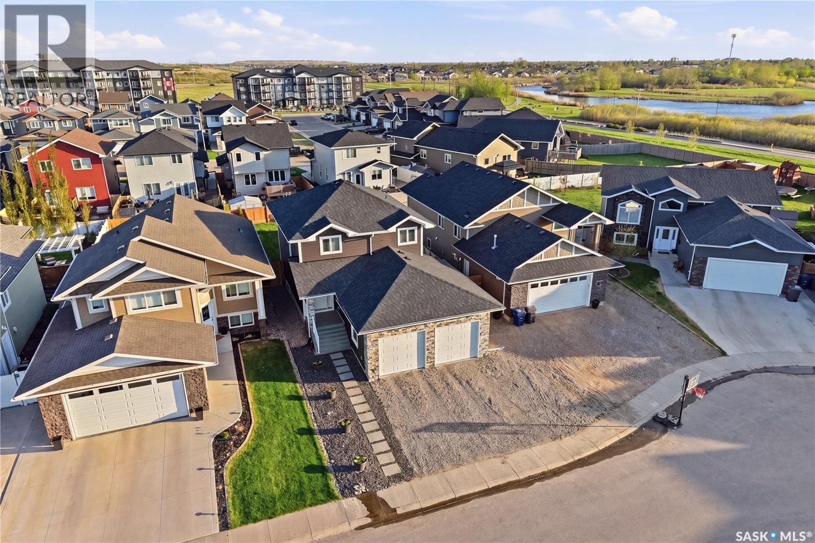 323 Cowan CRESCENT - 38