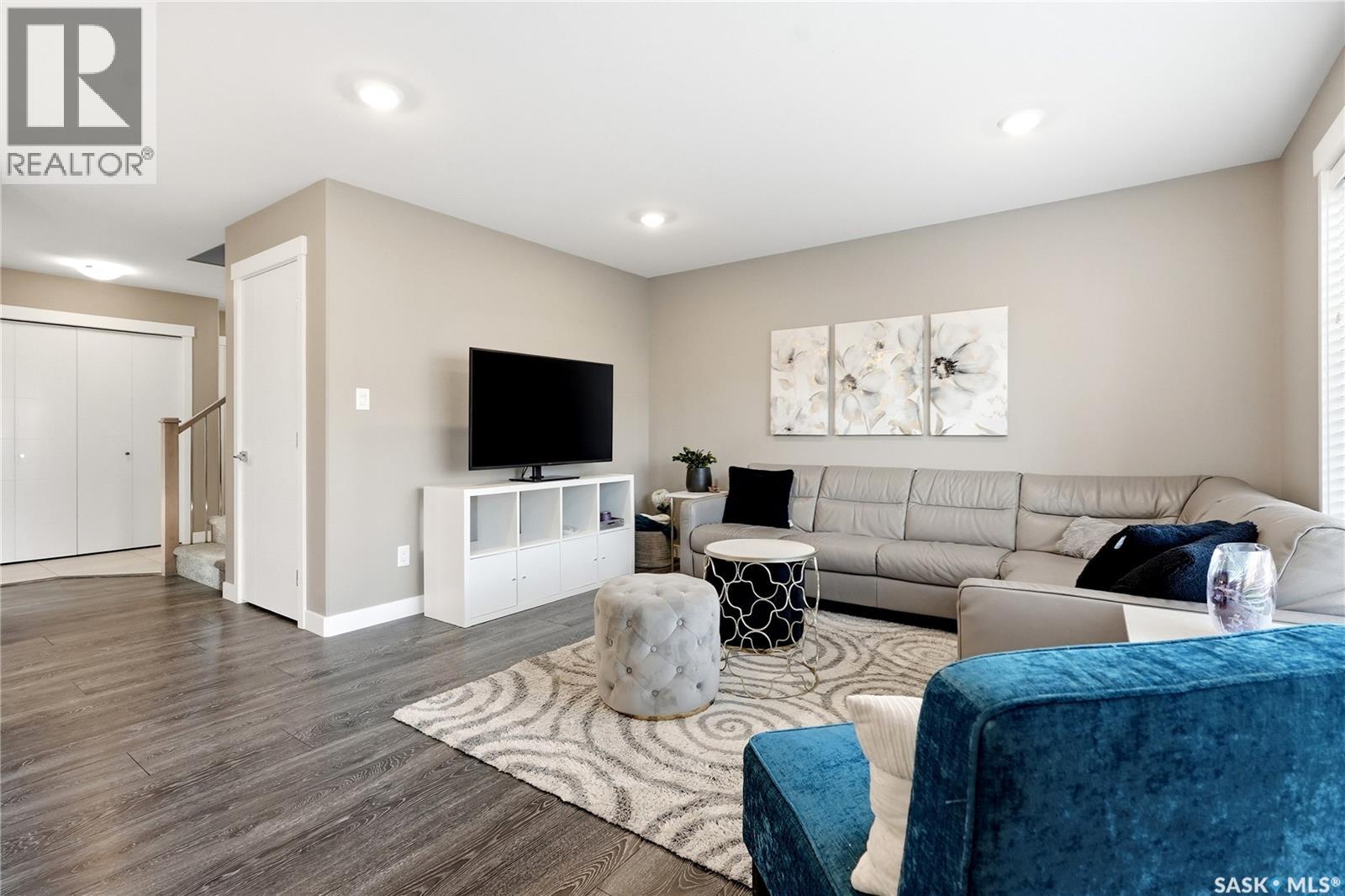 323 Cowan CRESCENT - 6