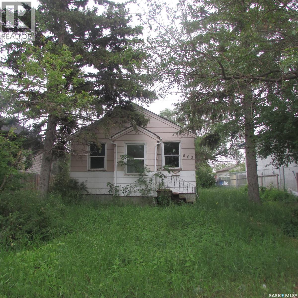 943 Athol STREET - 1